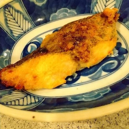 魚を焼いてから味噌を塗ってまた焼く…という方法が、焦げすぎず、魚にもきちんと火が通り、とてもおいしくできました。他の魚でも試してみたいです。